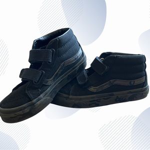 Vans black and camouflage skateboard shoe. Like new only worn a few times.